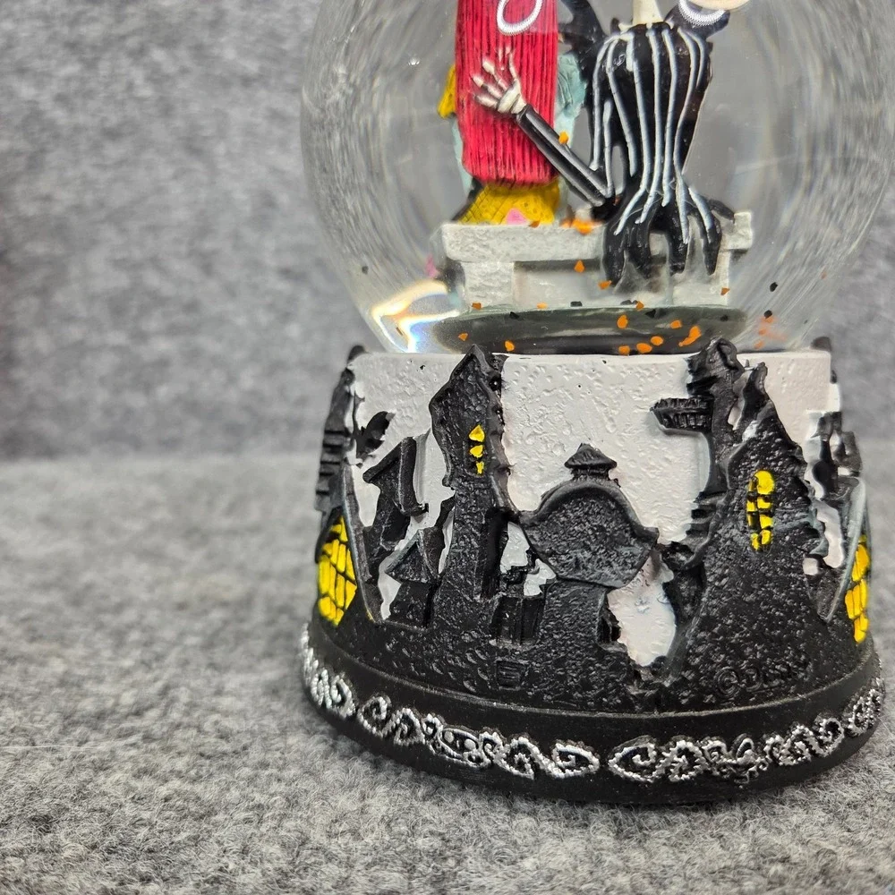 Nightmare Before Christmas THIS IS HALLOWEEN Musical Snow Globe‎ 1993 Tim Burton